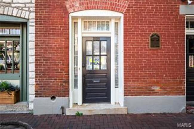 Photo - 332 S Main St