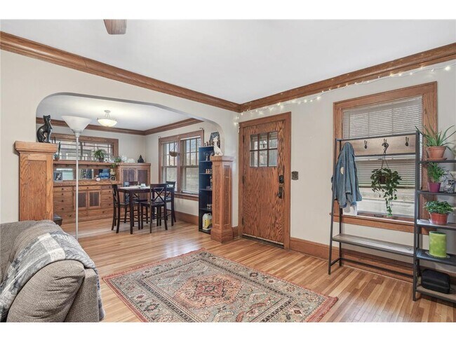Photo - 811 Snelling Ave N