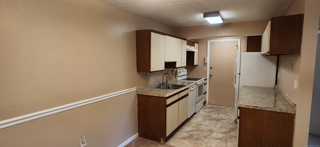 Photo - 1178 Middle Turnpike W Unit APT A