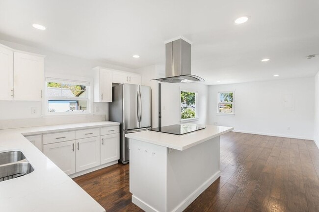 Photo - Charming Two Bedroom Haven in SE Portland!