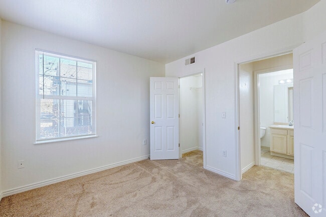1BR, 1BA - 719SF - Bedroom