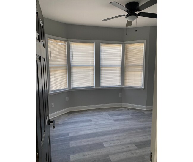 Photo - 4310 Ridgewood Ave Unit E Available W/Bath $900