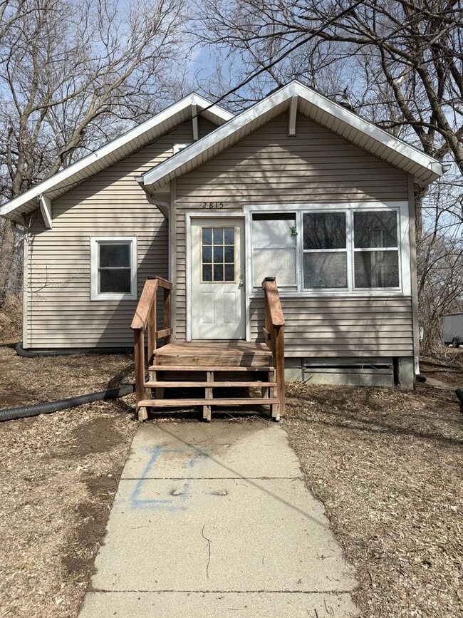 Building Photo - 3 Bedroom 1 Bathroom House for Rent