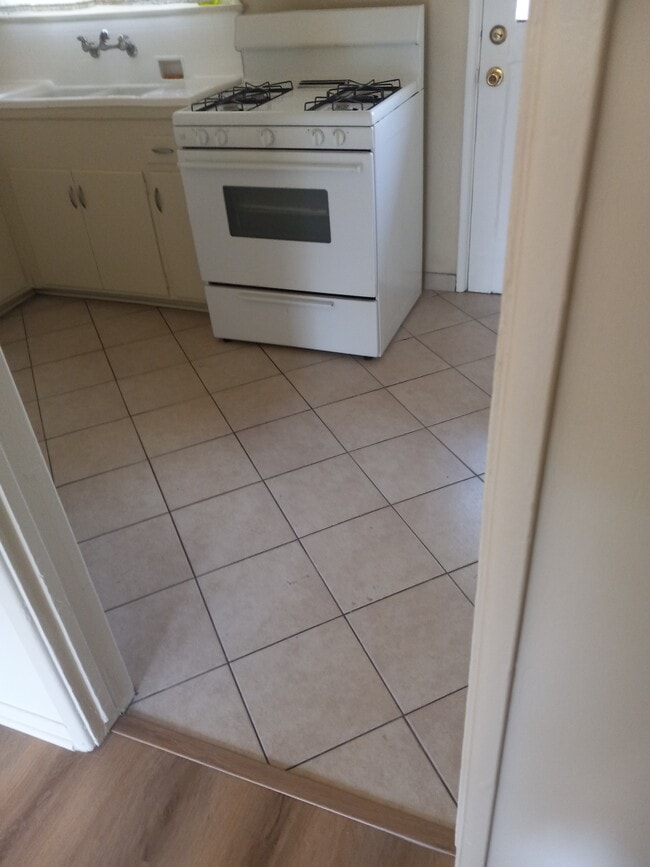 Photo - 1005 N Ave 56 Unidad 1005