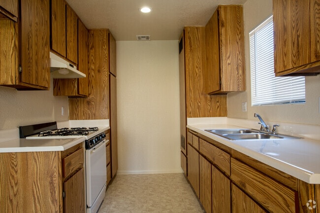 2BR, 1BA - 987 SF