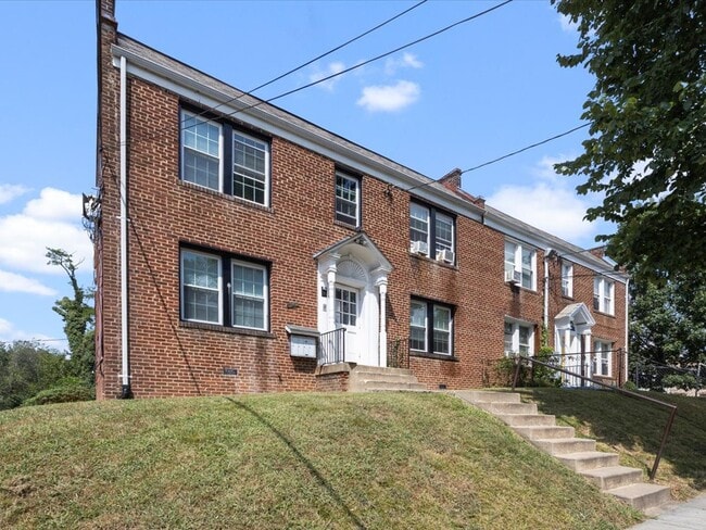 Photo - 305 34th St SE