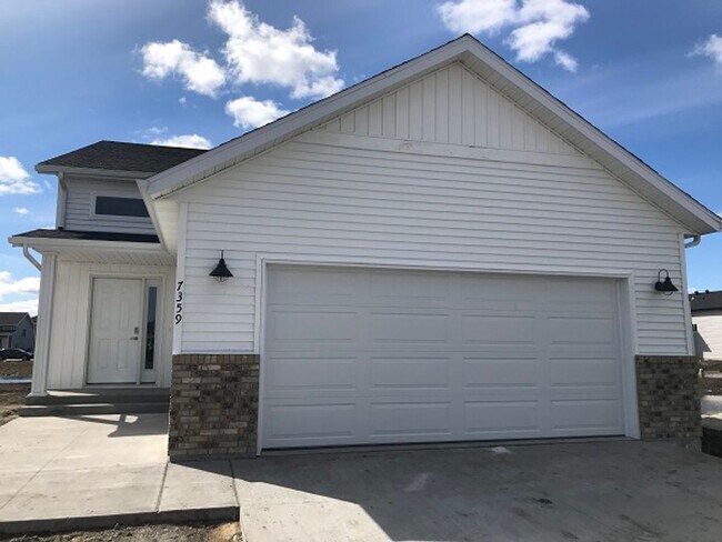 7359 18th St S - 7359 18th St S House