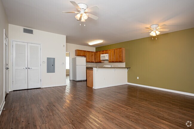 1BR, 1BA - 731SF
