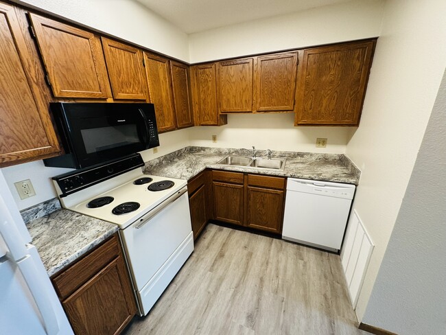 Building Photo - 156 Westside Dr Unit 2