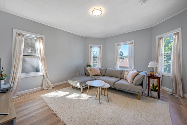 Building Photo - 30 Hooper St Unit 2