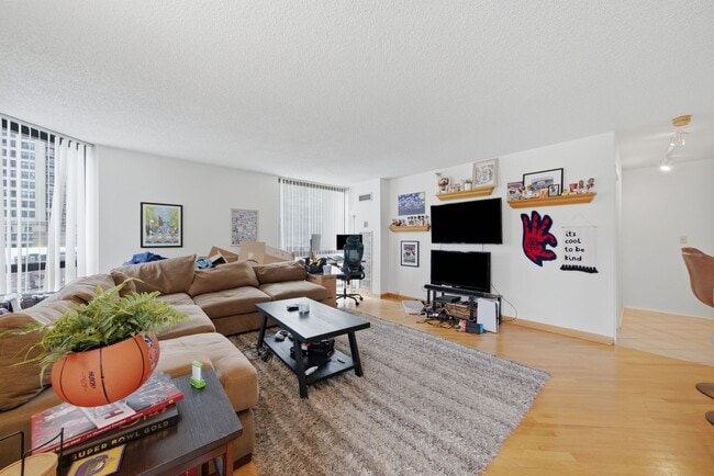 Photo - 70 W Huron St