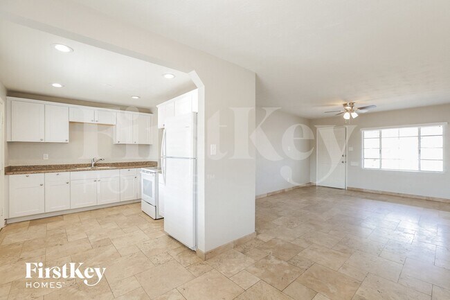 Photo - 2011 W Maryland Ave