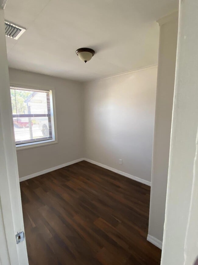 Photo - 816 W 4th St