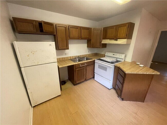 1648 Post Rd