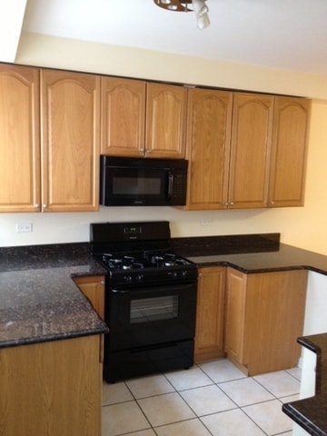 Building Photo - 4008 W Nelson St Unit 8A Rental