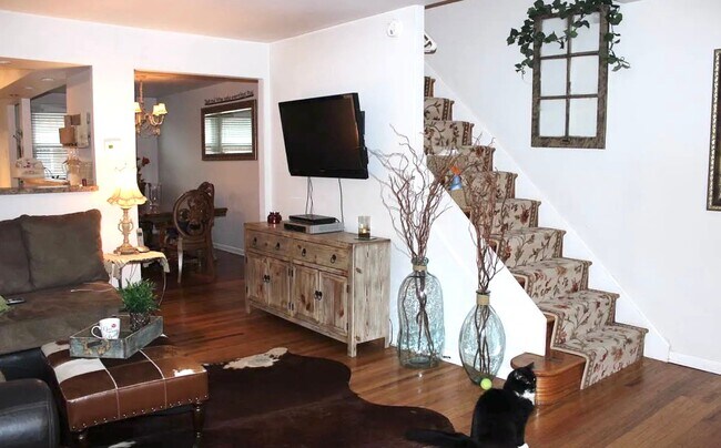 Photo - 324A Ripka St