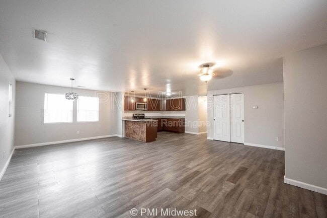 Photo - 955 N Traub Ave