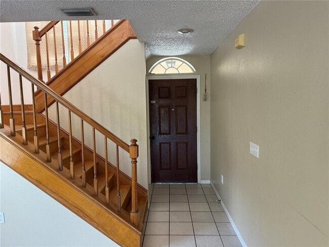 Photo - 728 Burlwood St