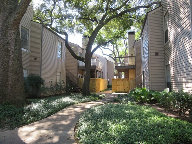 Building Photo - 9707 Richmond Ave. Unit 31 Rental