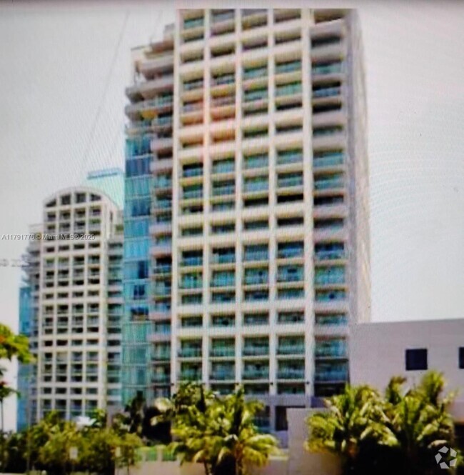 Building Photo - 3400 SW 27th Ave Unit 405 Rental