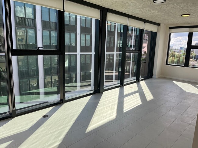 Building Photo - 112 NW 31st St Unit A2