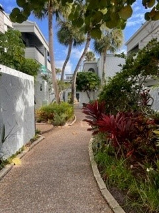 Venice, FL 1BR/1BA Condo with Canal View a... - Venice, FL 1BR/1BA Condo with Canal View a... Unit L284