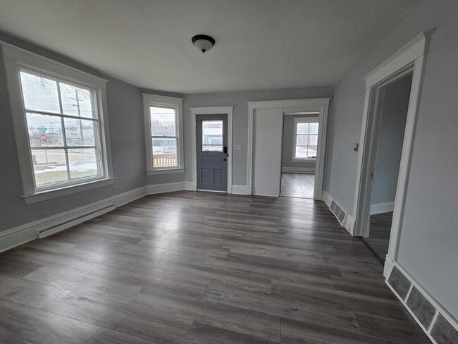 Building Photo - 3533 Douglas Ave Unit 3533 Douglas Ave. Lower