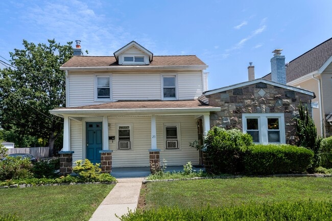Building Photo - 25 Greenview Ave Rental