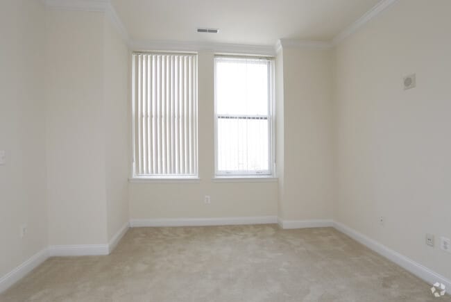 1BR, 1BA - 636 SF