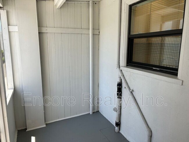 303 3rd Ave Unidad C