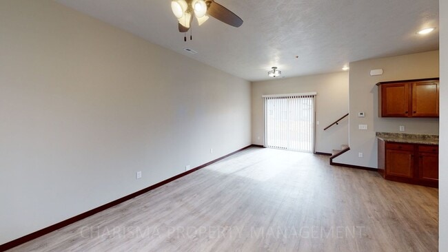 Photo - 3 BD, 2.5 BA TOWNHOME, DOUBLE ATTACHED GAR... Unit 1427 Mary Place