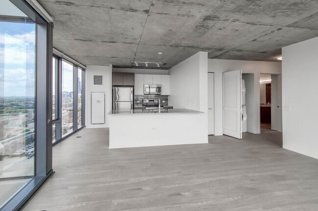 Photo - 2113 S Wabash Ave