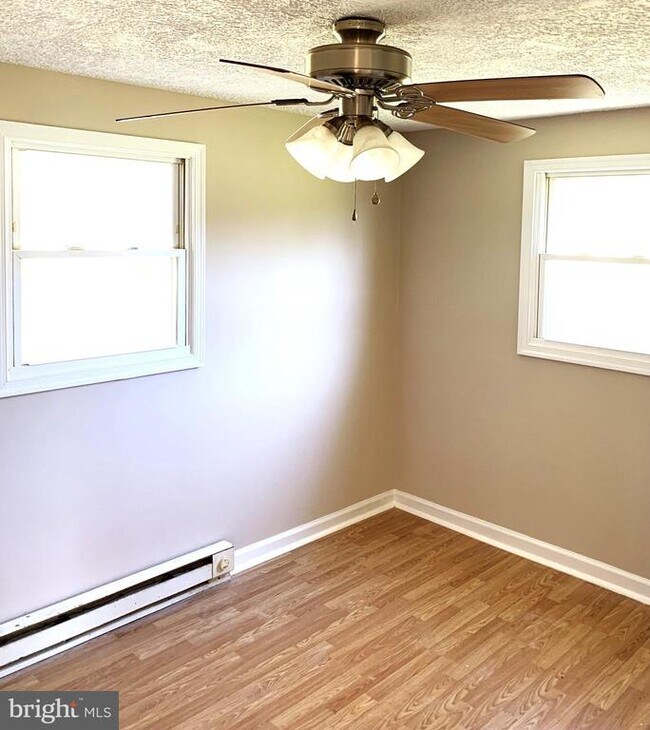 Photo - 90 Charles Way