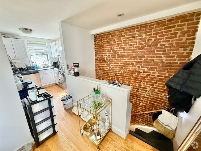 Building Photo - 9 Boston St Unit 3 Rental