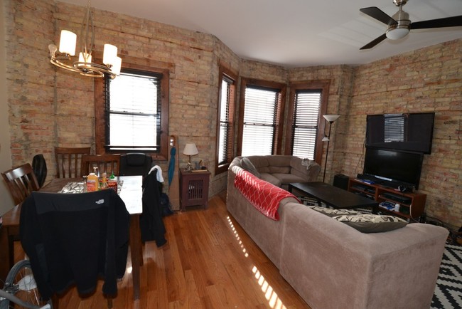 Photo - 1756 W Montrose Ave Unidad 1