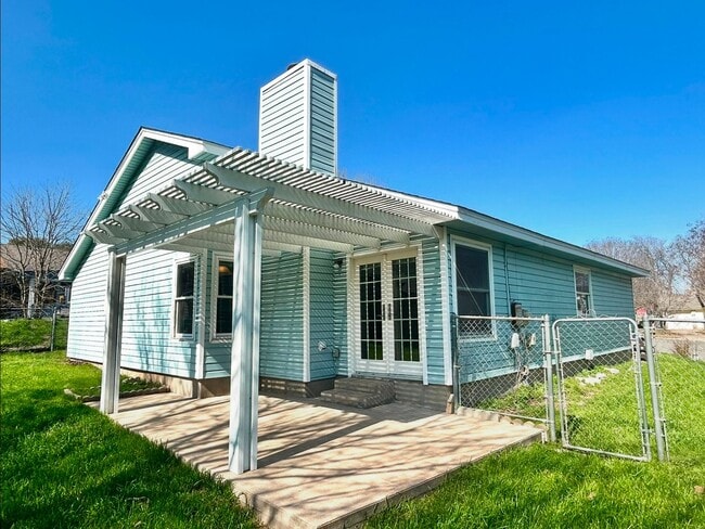 Photo - Spacious & Cozy 3/BR 2/BA Single Family Home in Austin!