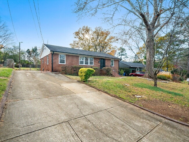 Photo - "Charming 3-Bed Home with Gleaming Hardwood Floors on Sheffield Road!"