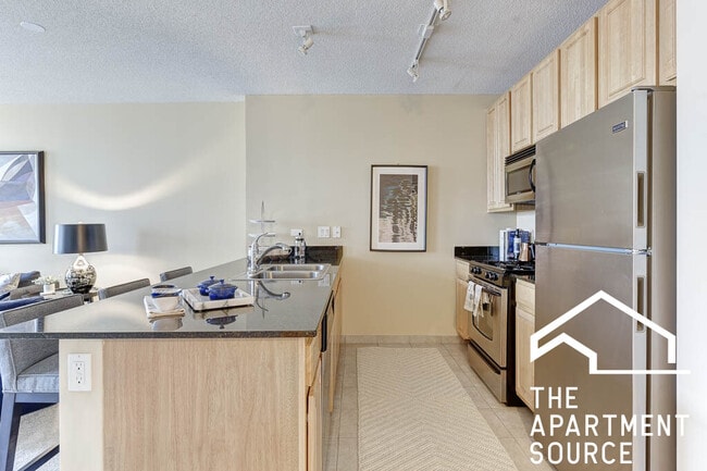 Building Photo - 353 N Desplaines St Unit 607