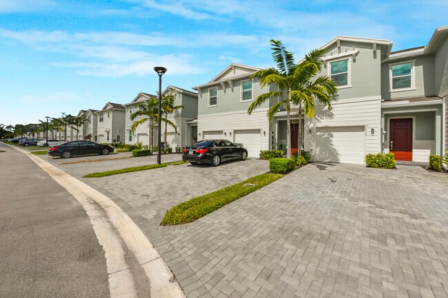 Photo - 4519 Hollister Ave