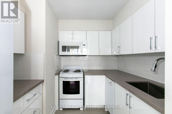 Photo - 33 Isabella St Unit 814