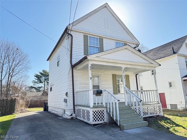 Building Photo - 143 Gale St