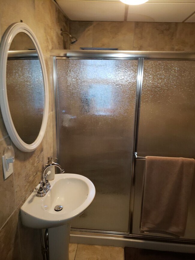 Photo - Newly Renovated Temple Apartment Unit 2