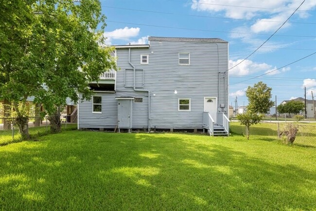 Building Photo - 2714 Avenue H Unit B-2