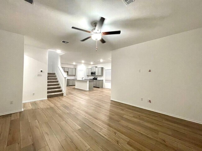 Photo - 433 Sebring Cir