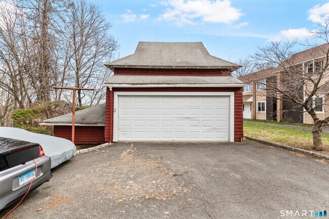 Photo - 105 Howe Ave