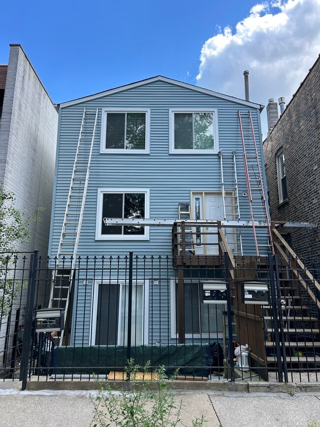 Building Photo - 1827 N Marshfield Ave Unit 1 Rental