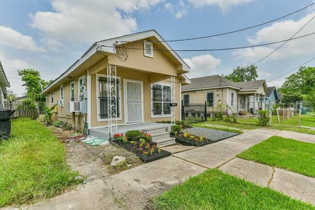 Photo - 7615 Ave E