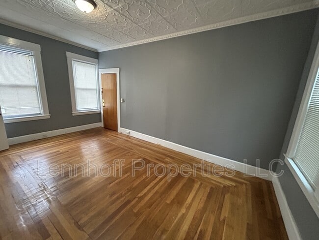 Building Photo - 144 Walnut St Unit 4