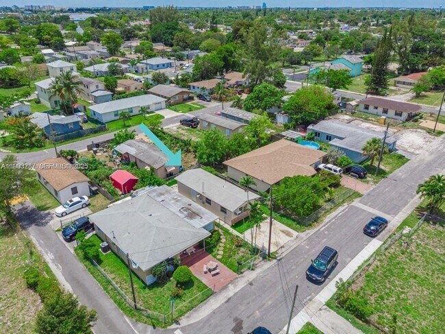 Photo - 805 NW 3rd Terrace