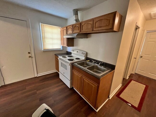 Photo - Recently renovated 1 Bedroom Duplex Ready ...